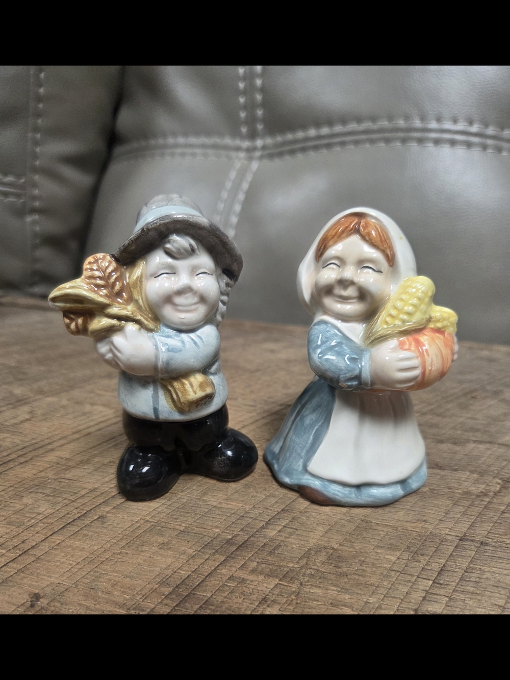 Vintage 1970's Ceramic Harvest Pilgrim Salt and Pepper Shaker Set - Bin PP